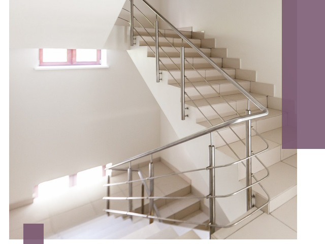 Установка и замена перил в подъезде в Новороссийске