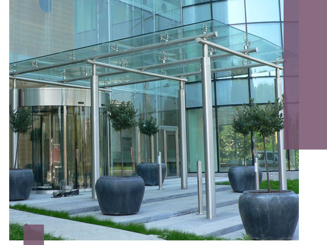 Навесы из стекла на заказ в Новороссийске — монтаж и установка