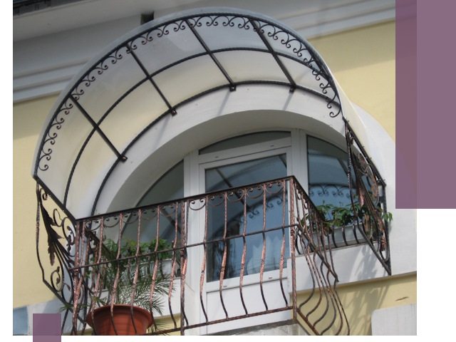 Козырьки над балконом в Новороссийске — изготовление и монтаж