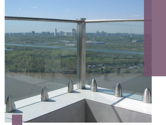 Стеклянные парапеты премиум класса в Новороссийске для домов и бизнесов