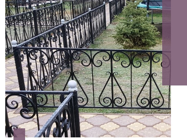 Кованые газонные ограждения под ключ в Новороссийске